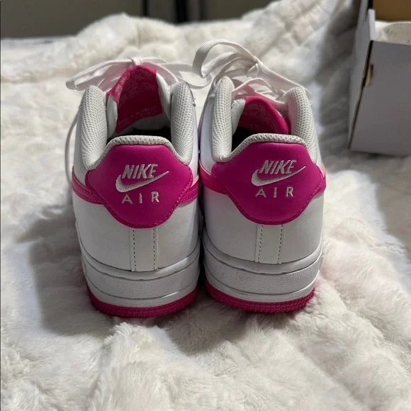 Nike White and Pink Athletic Shoes - Picture 4 of 6